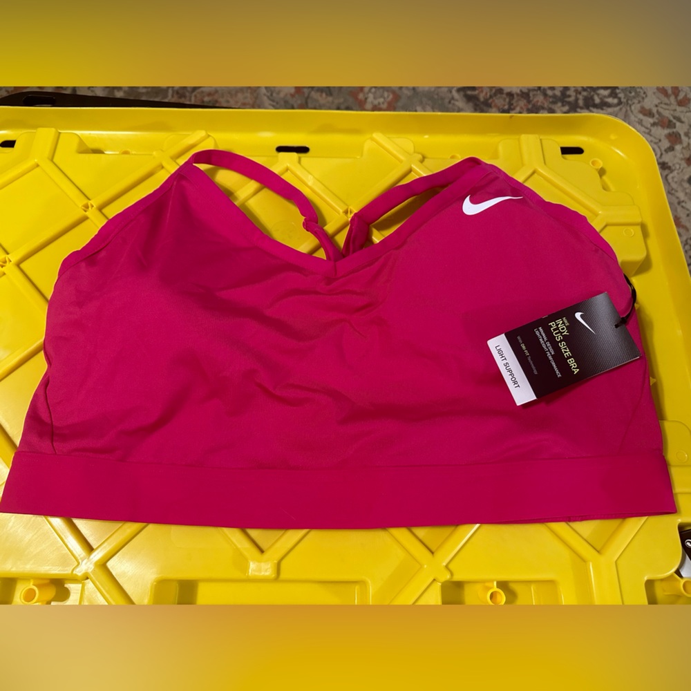 NWT NIKE sports bra